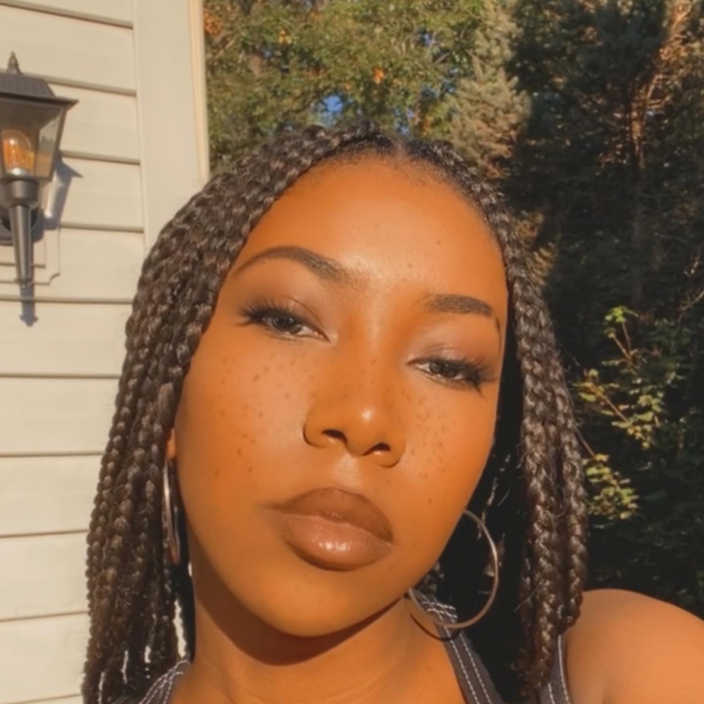 Elisia 's Profile